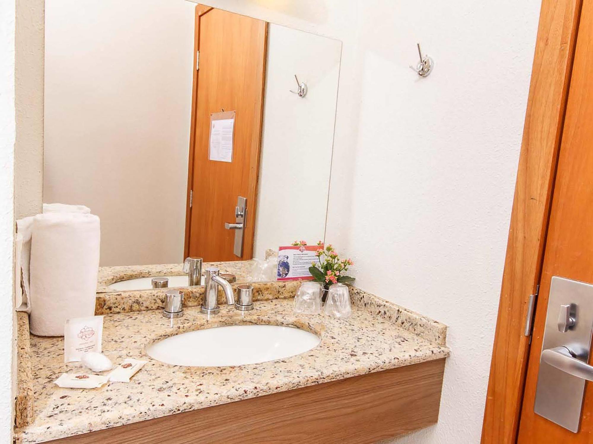 Hotel 10 דוראדוס מראה חיצוני תמונה