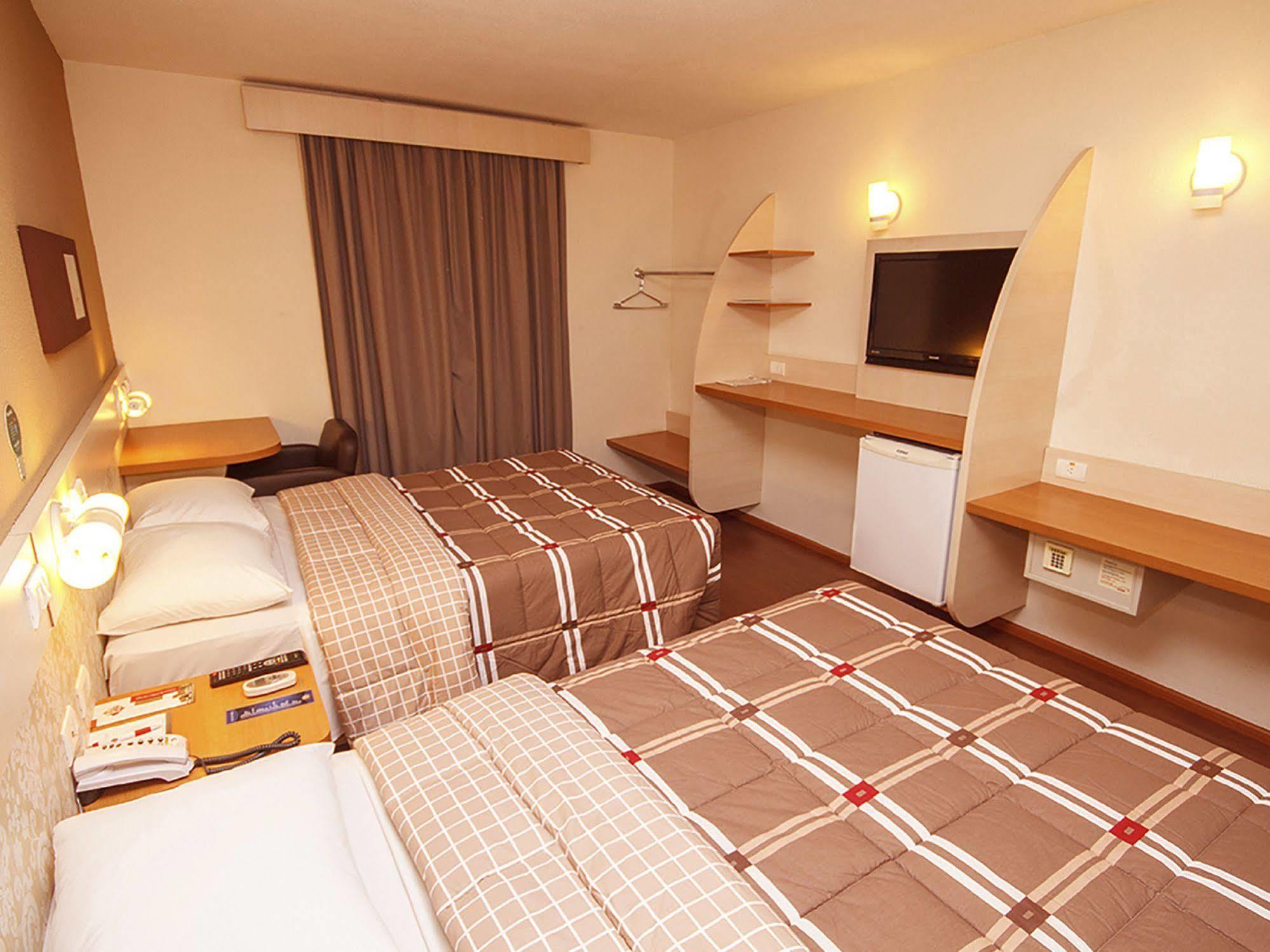 Hotel 10 דוראדוס מראה חיצוני תמונה